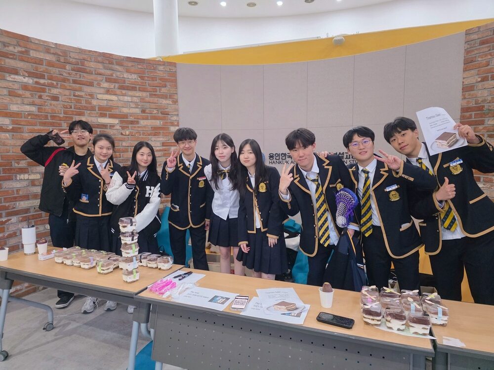Jinjigwan bake sale table