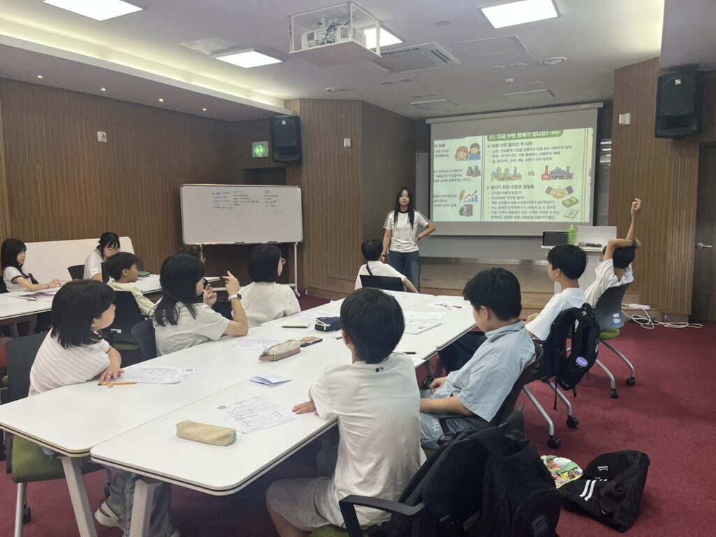Teaching MUN and international relations to local children at the outreach program