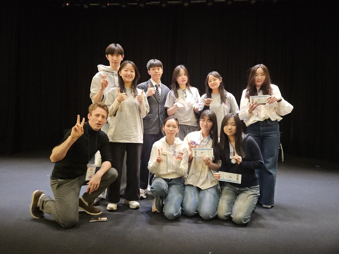 Full team group photo with medals after National History Day Korea
